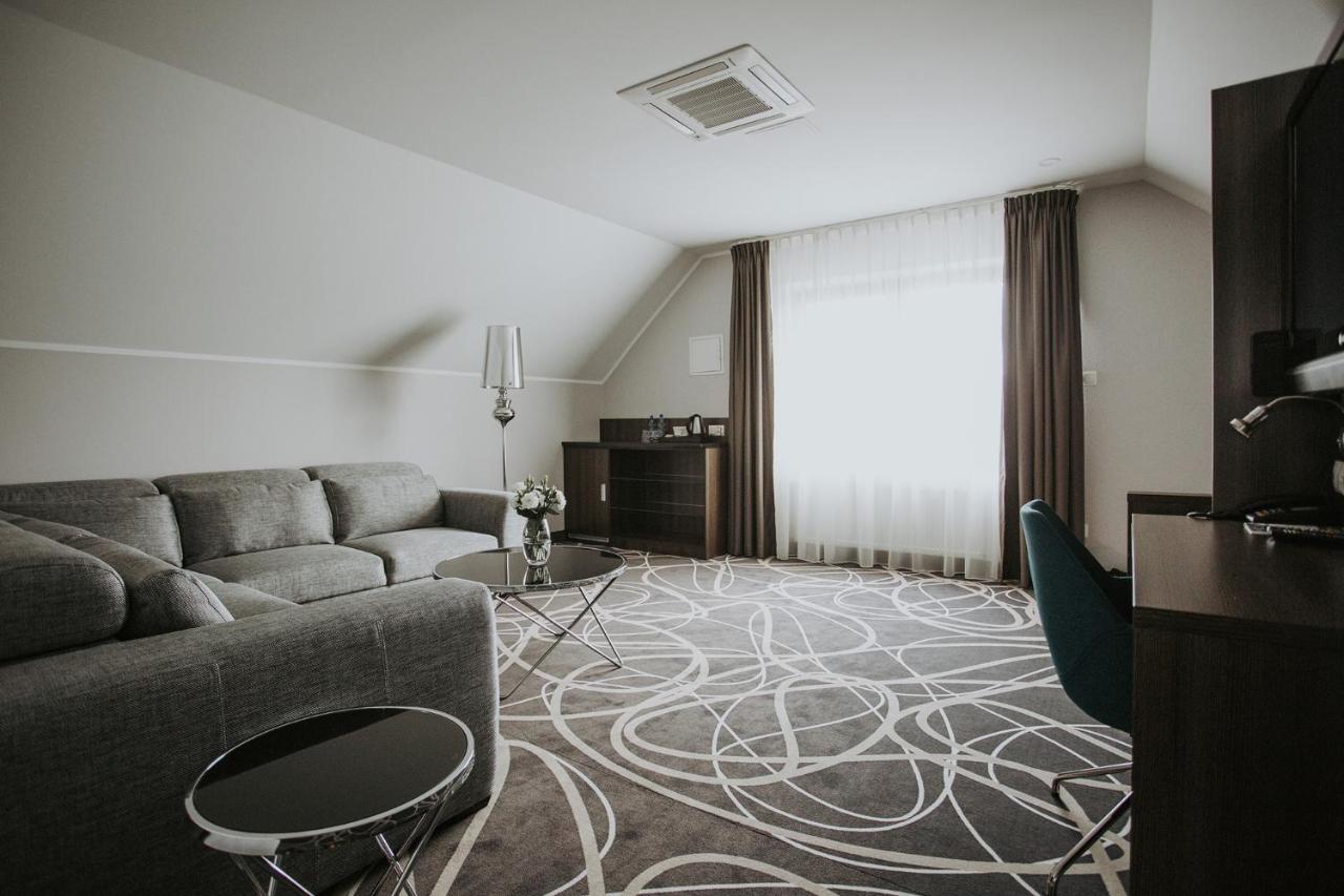 Hotel Nad Netta Аугустов Екстериор снимка